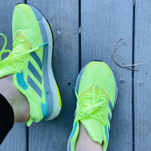 New adidas neon yellow sneakers, size 6,1/2. - Picture 4 of 5